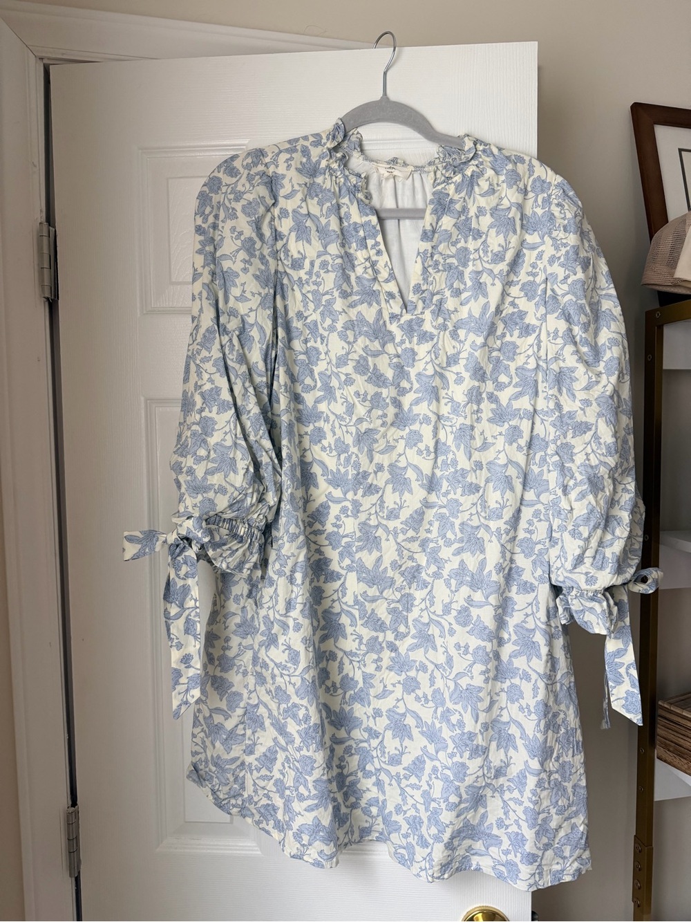 entro Blue and White Floral Mini Dress